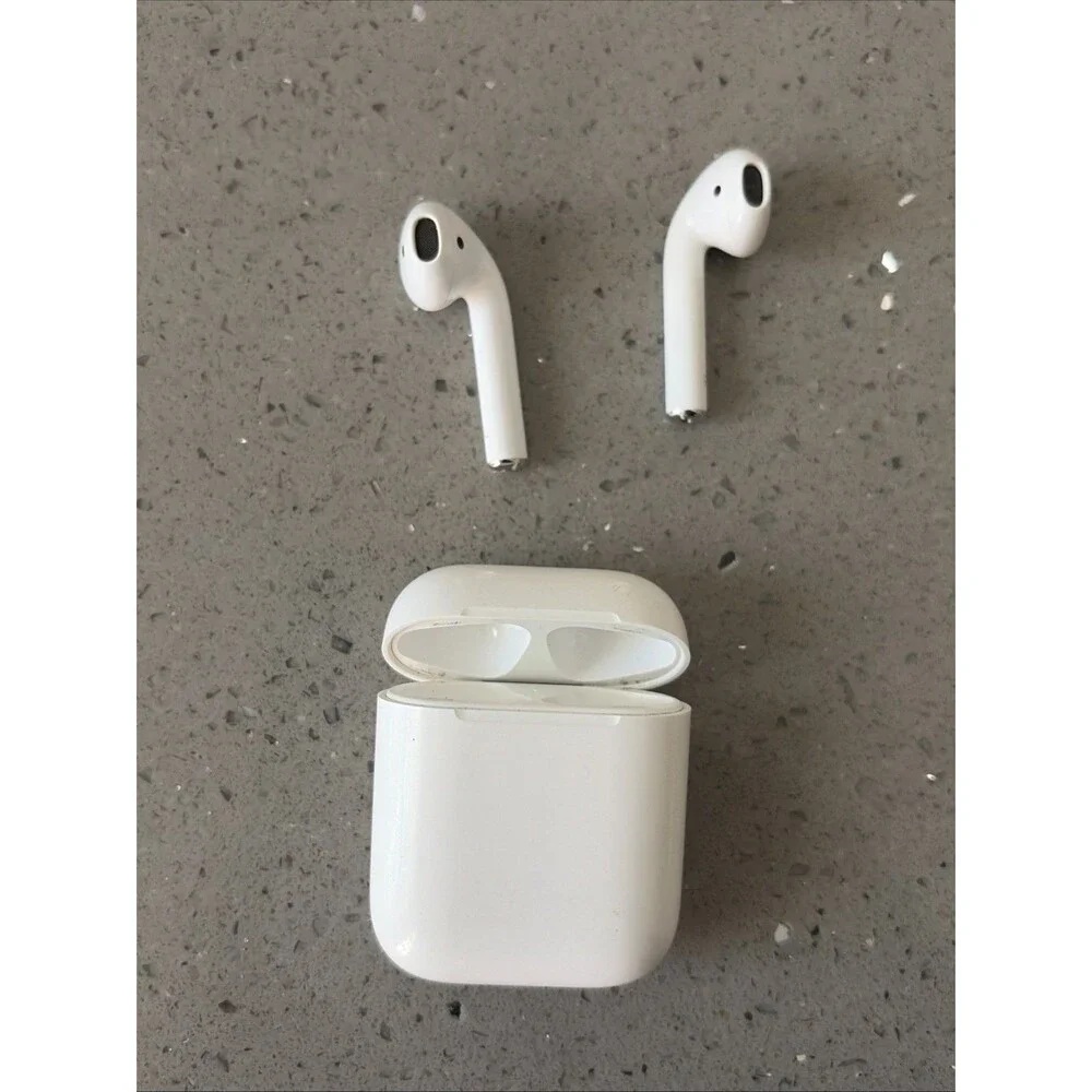 Apple AirPods 1st Generation Complete Set A1523 A1722 A1602 working